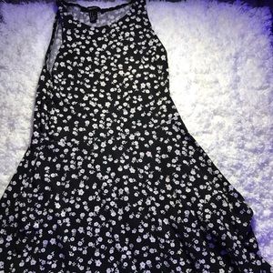 BLACK AND WHITE FITTED FLOWER DRESS!!